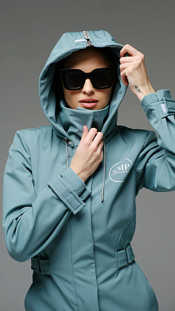 Женский комбинезон Бирюзовый Стрит песочный softshell Manufaktura KMP — вид спереди